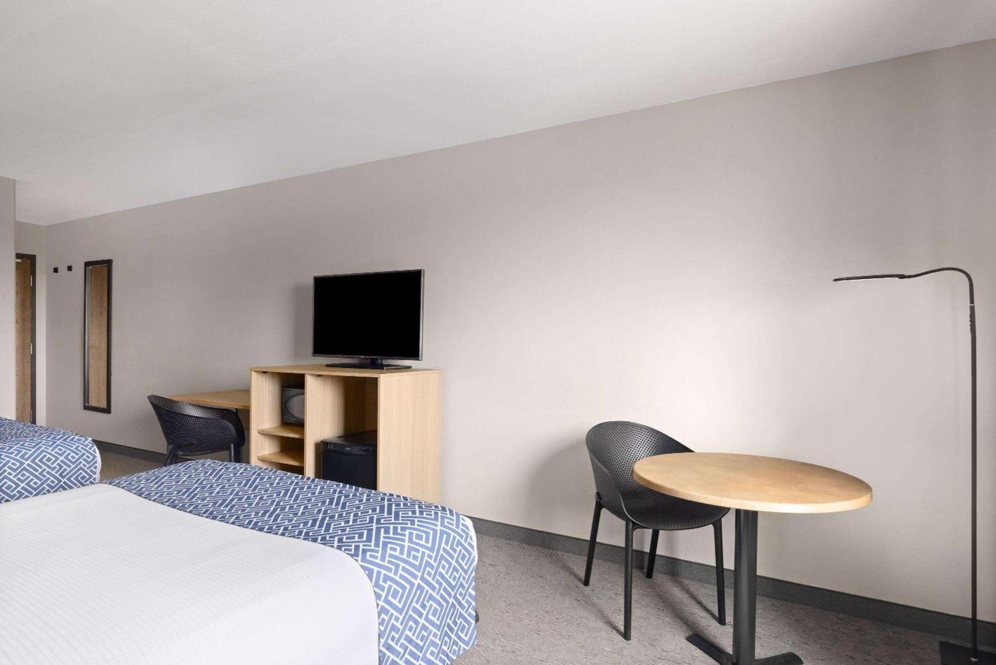 Hotel Super 8 By Wyndham St-Jerome Saint-Jerome Exterior foto