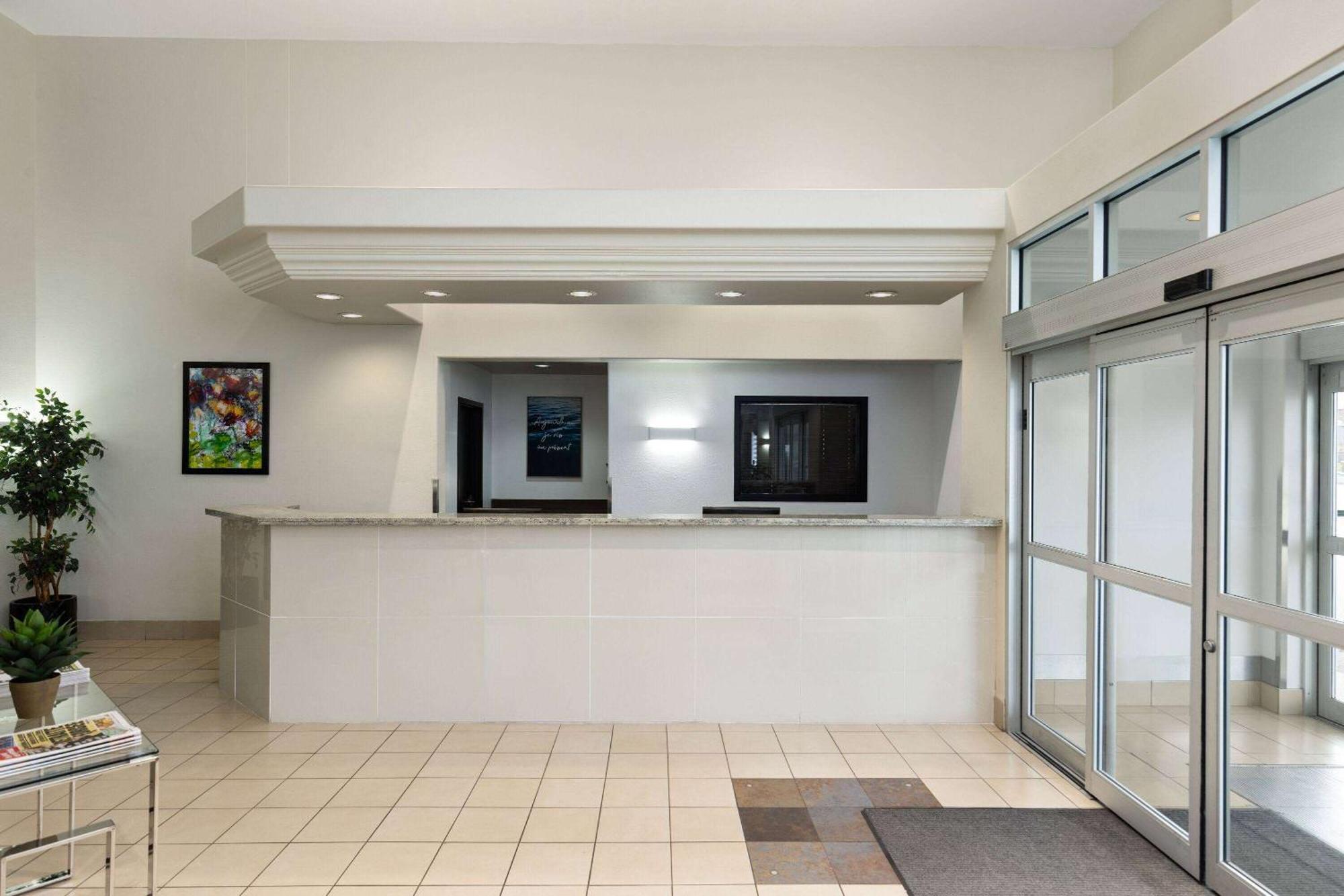 Hotel Super 8 By Wyndham St-Jerome Saint-Jerome Exterior foto