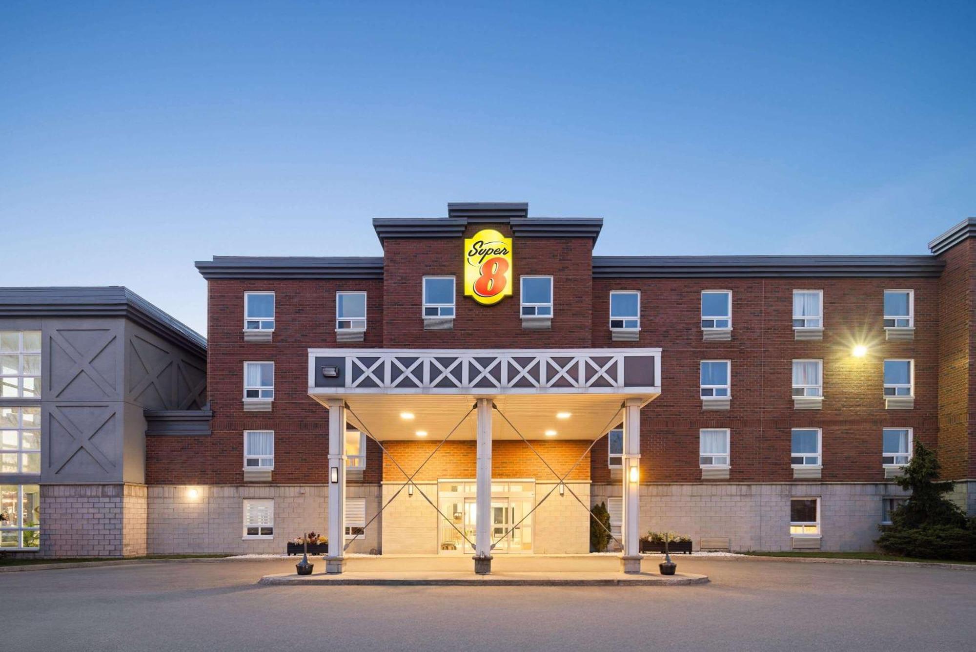 Hotel Super 8 By Wyndham St-Jerome Saint-Jerome Exterior foto